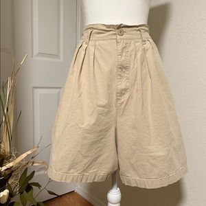 SOLD -Vintage Cherokee cream hi-waisted mom shorts - Tagged 14